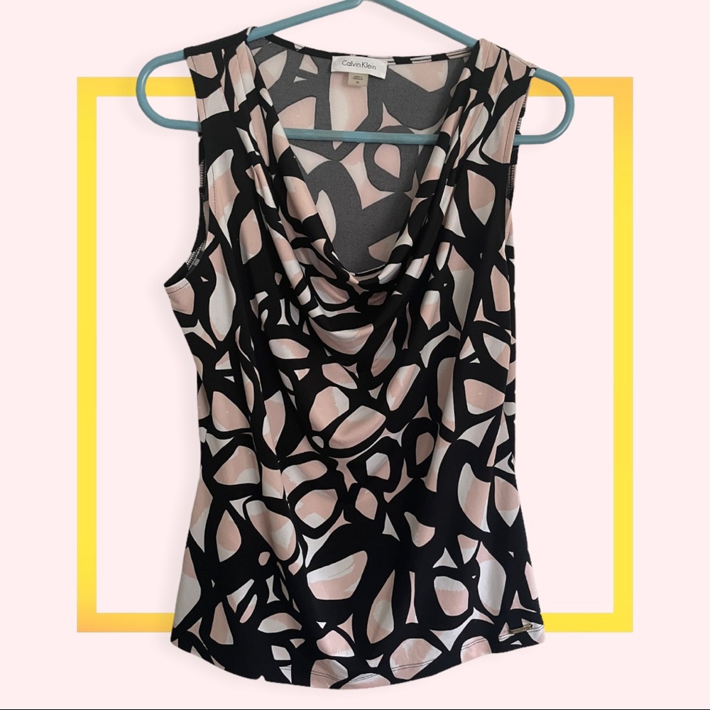 Geometric scoopneck blouse